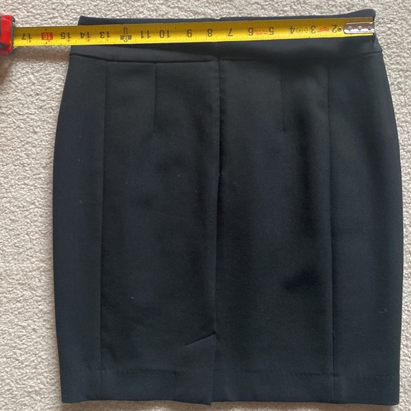Black skirt with zippered back by “LOFT”.  Size 4 - Picture 5 of 5